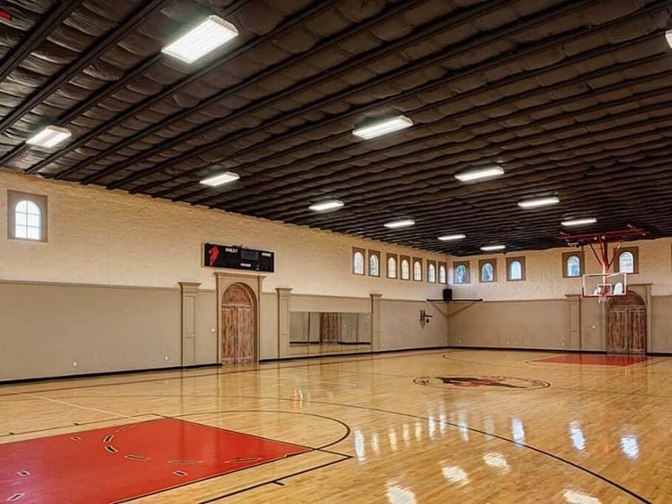 2 Rivercrest Drive basketball court Houston