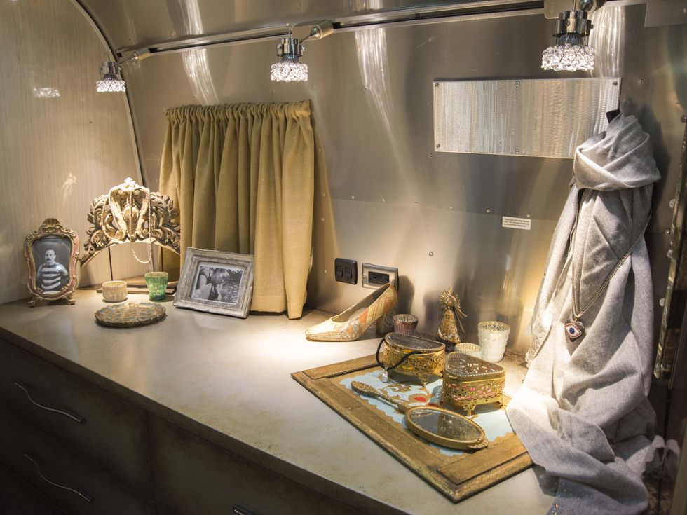 2 Velvet Slipper Divine January 2014