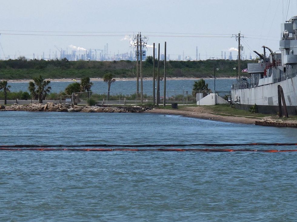 20. Katie Oxford Galveston oil spill March 2014 Boom at Seawolf Park