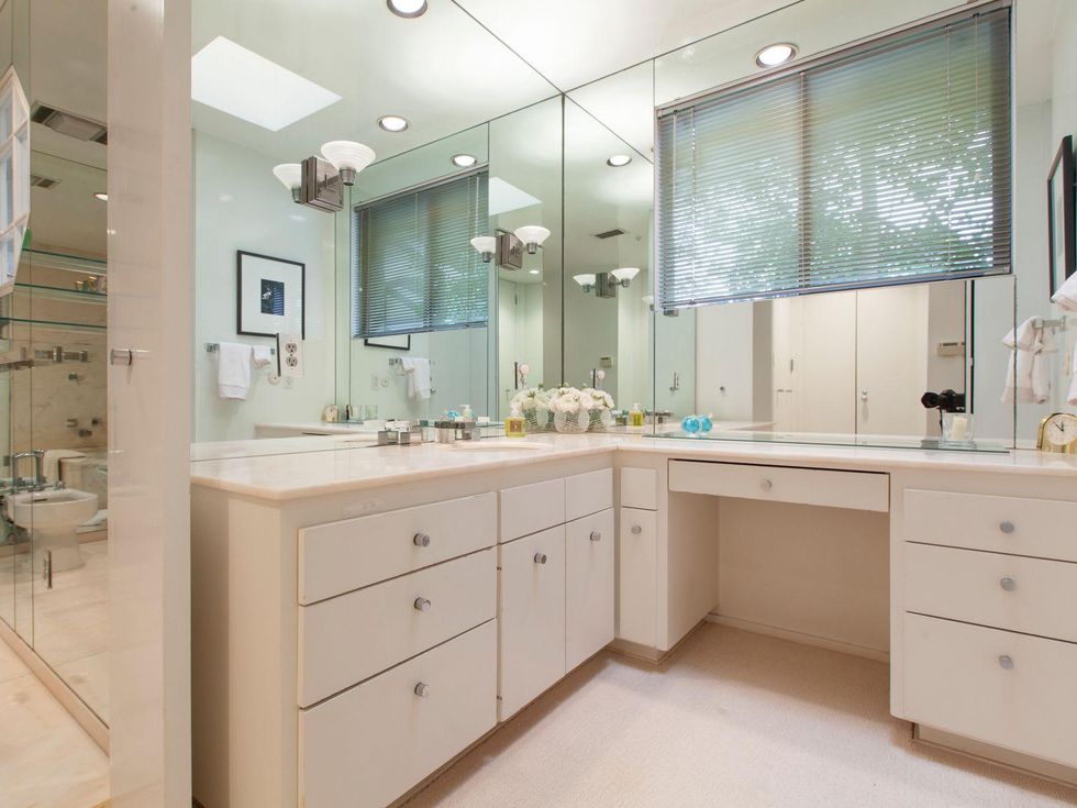 20 On the Market 10 S. Briar Hollow Lane No. 26 June 2014