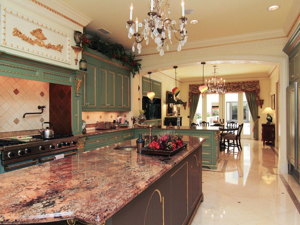 20 On the Market 2115 River Oaks Blvd. August 2014