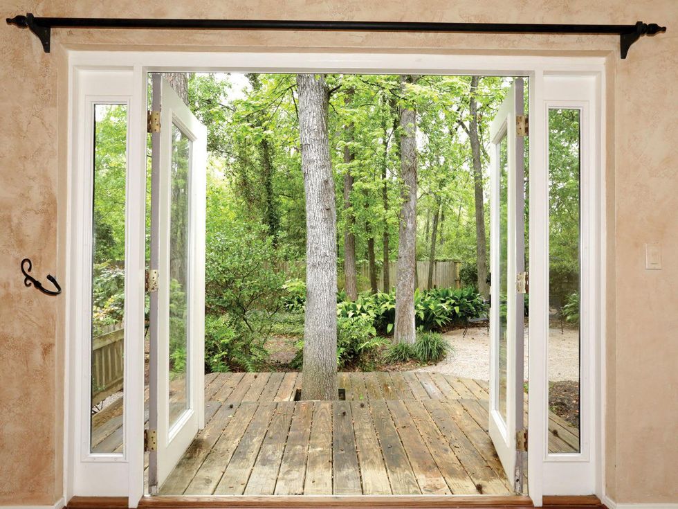 20 On the Market 39 Cottage Grove place The Woodlands April 2014