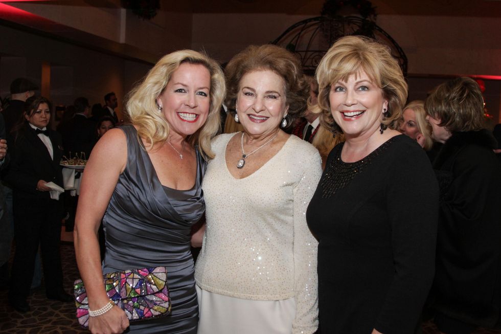 20 Rosemary Schatzman, from left, Joann Crassas and Jan Carson at Houston Treasures dinner December 2013