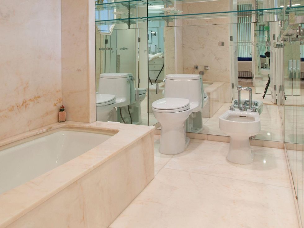 21 On the Market 10 S. Briar Hollow Lane No. 26 June 2014