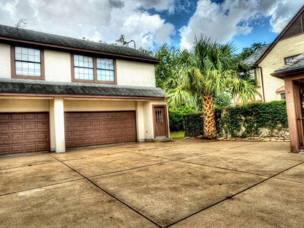 21 On the Market Hobby Manor at 2115 Glen Haven Blvd. October 2013 three-car garage with door to governess suite