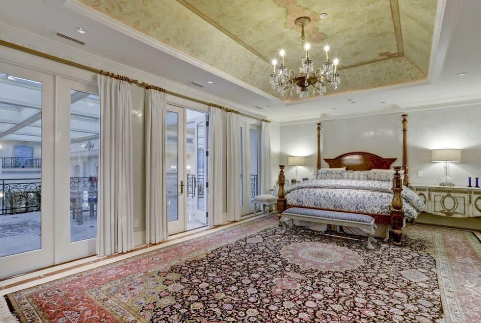 2115 River Oaks Blvd.