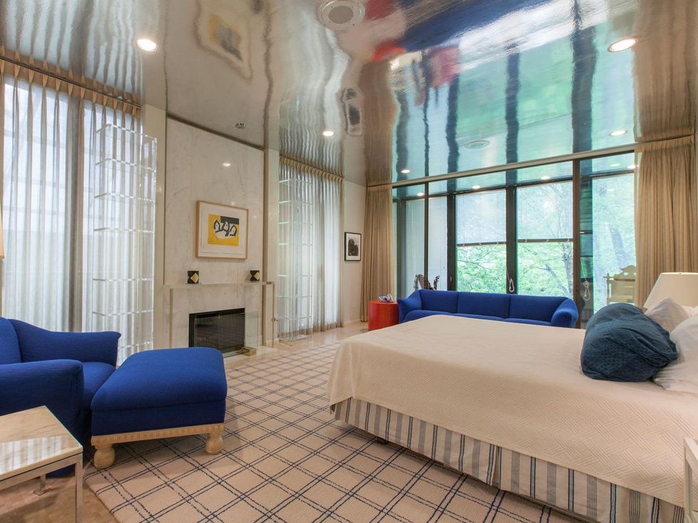 22 On the Market 10 S. Briar Hollow Lane No. 26 June 2014