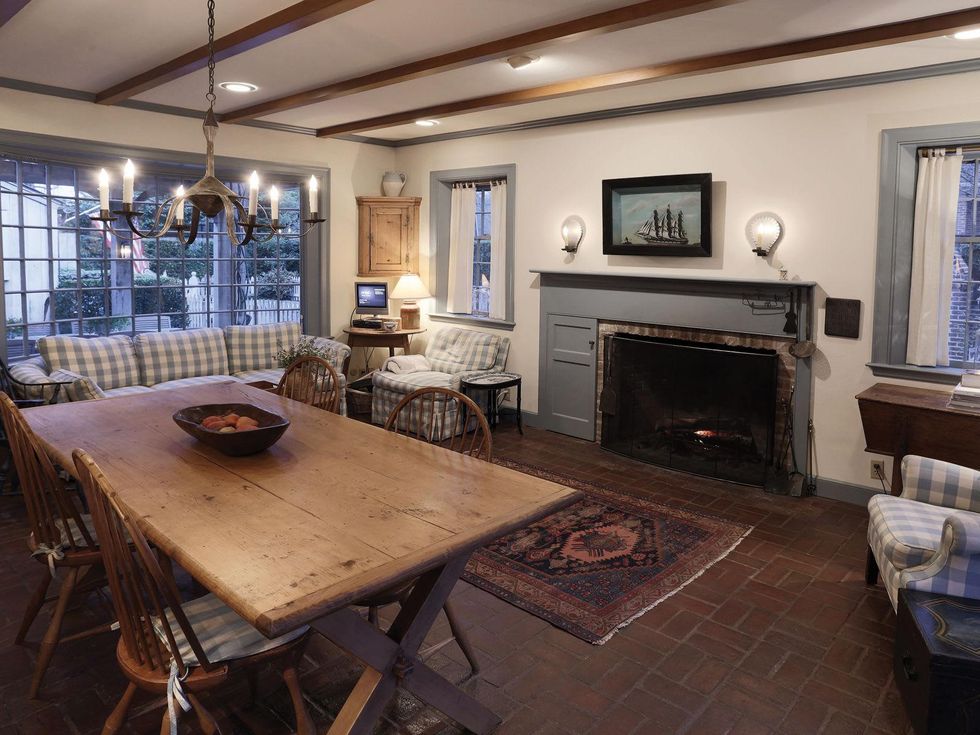 22 On the Market 11030 Greenbay St. April 2014