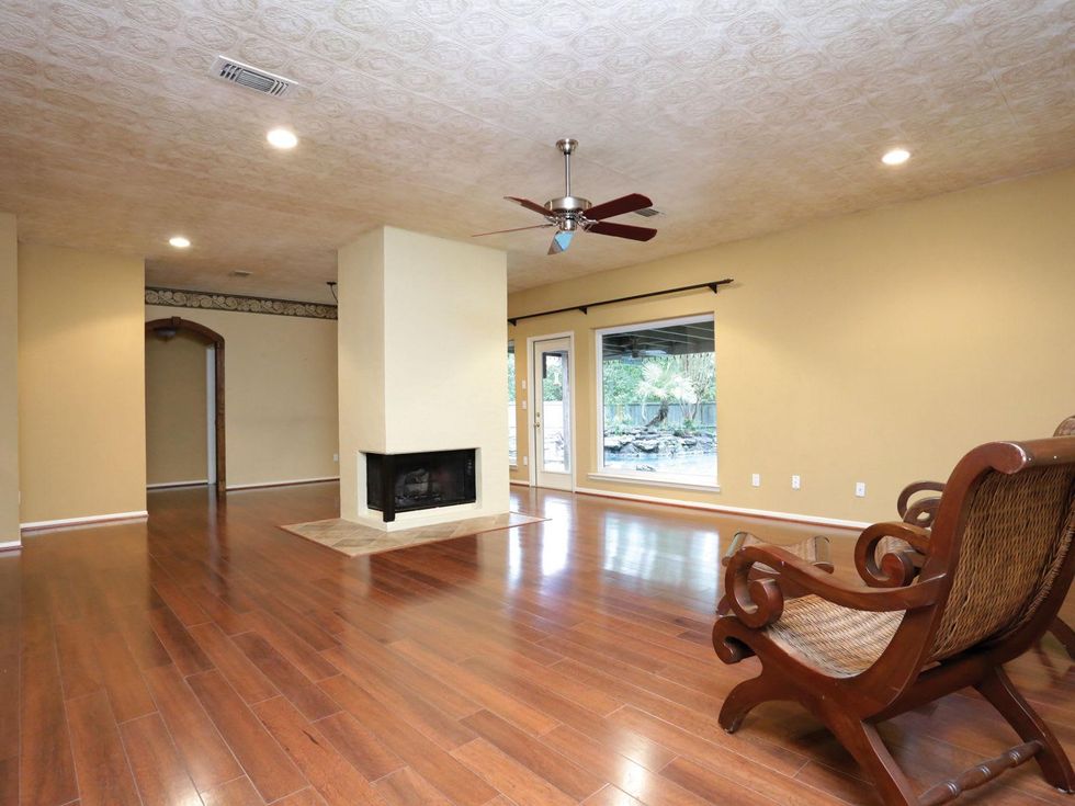 22 On the Market 39 Cottage Grove place The Woodlands April 2014