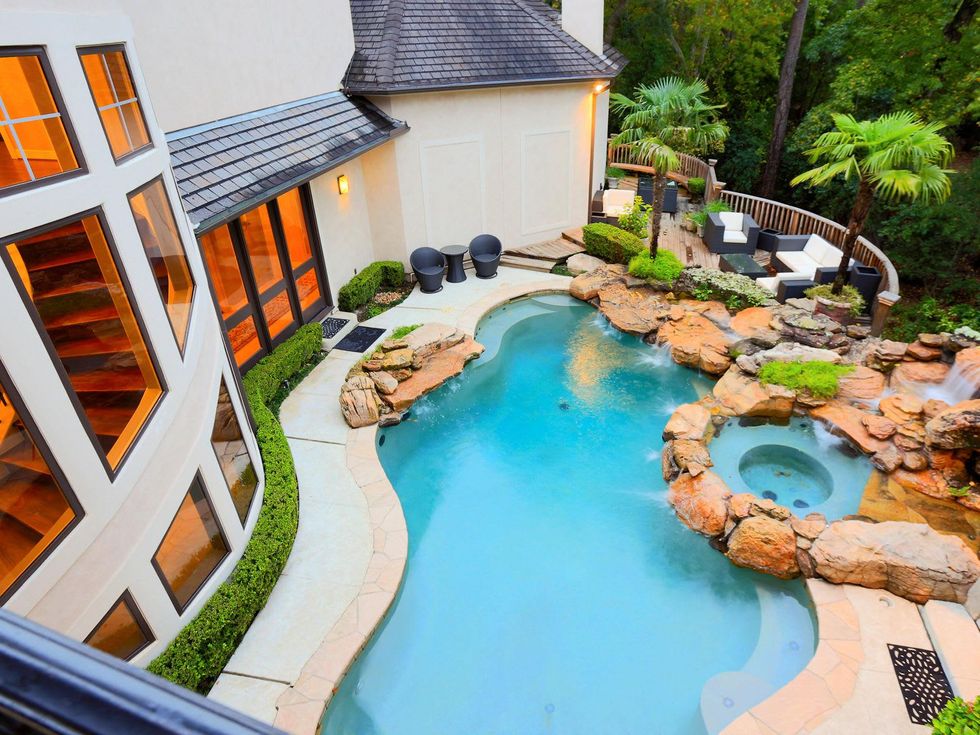 22 On the Market 7 Saddlewood Estates December 2013