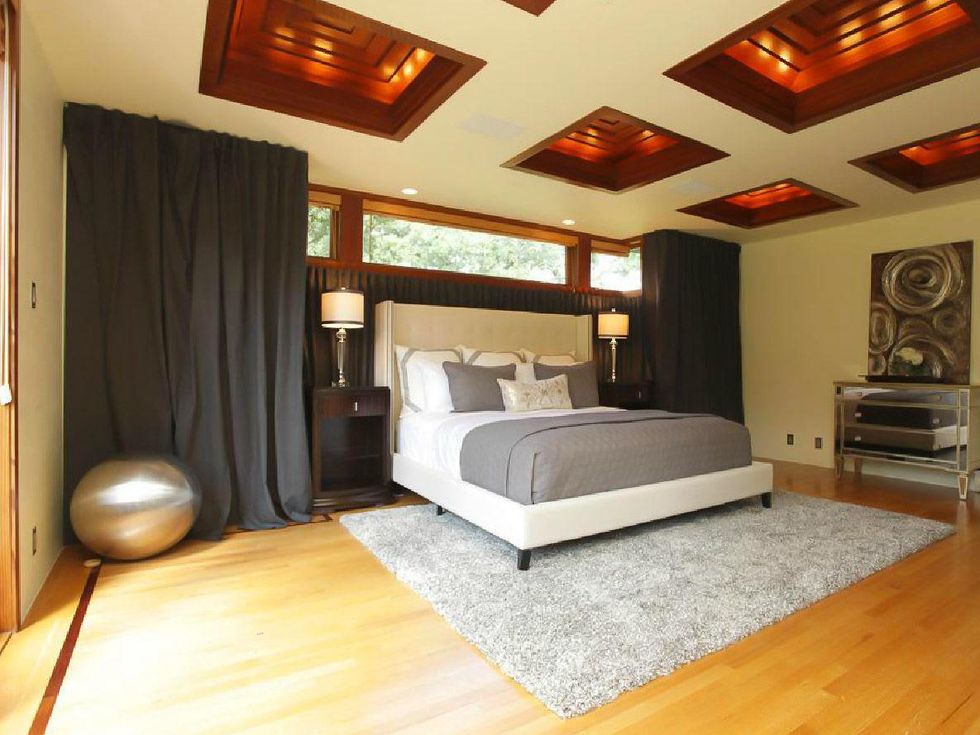 23 Shelby On the Market 5477 Doliver Drive July 2013 master bedroom