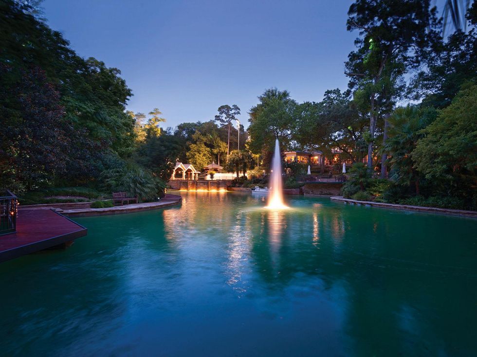 24 On the Market 3940 Inverness Drive February 2014