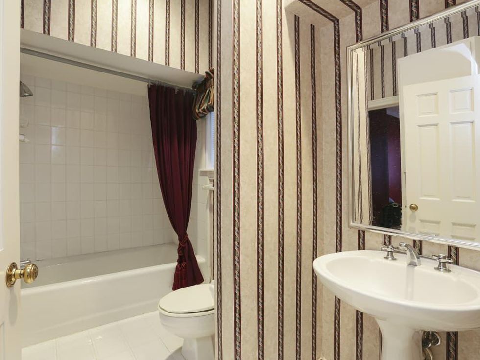 2424 Locke Lane in Houston house for sale bathroom