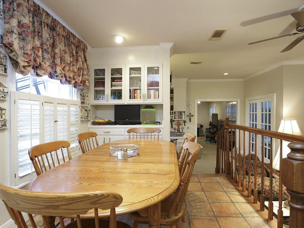 2424 Locke Lane in Houston house for sale breakfast nook