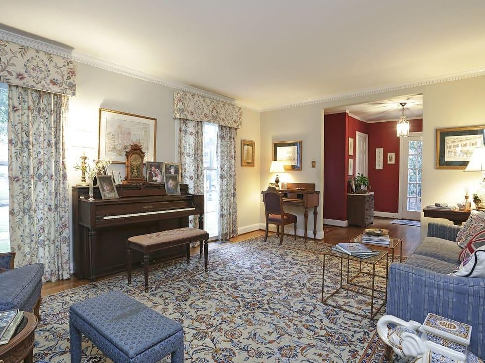 2424 Locke Lane in Houston house for sale living room