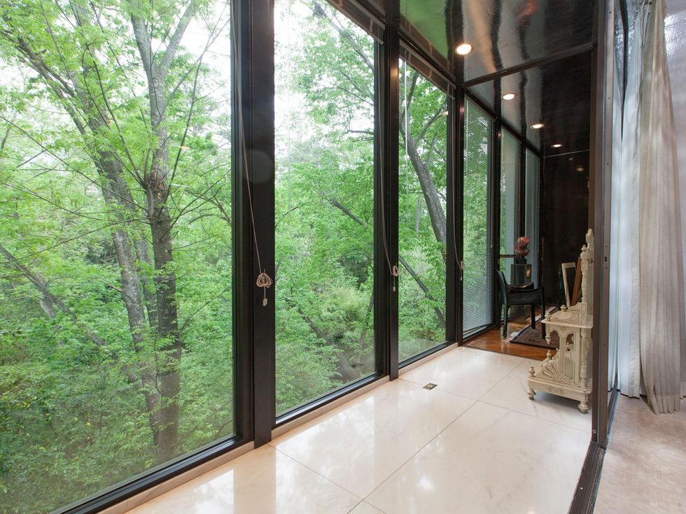 25 On the Market 10 S. Briar Hollow Lane No. 26 June 2014