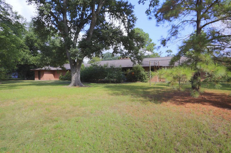 26 On the Market mid-mod ranch-style house in Brookshire 6th and Purdy streets September 2014