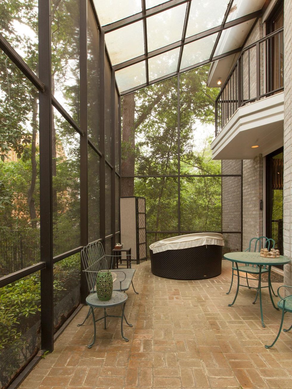 28 On the Market 10 S. Briar Hollow Lane No. 26 June 2014