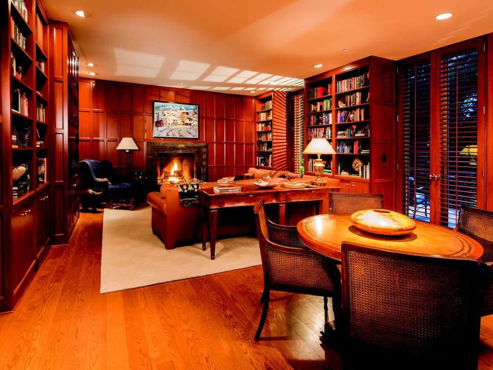 2930 Lazy Lane library