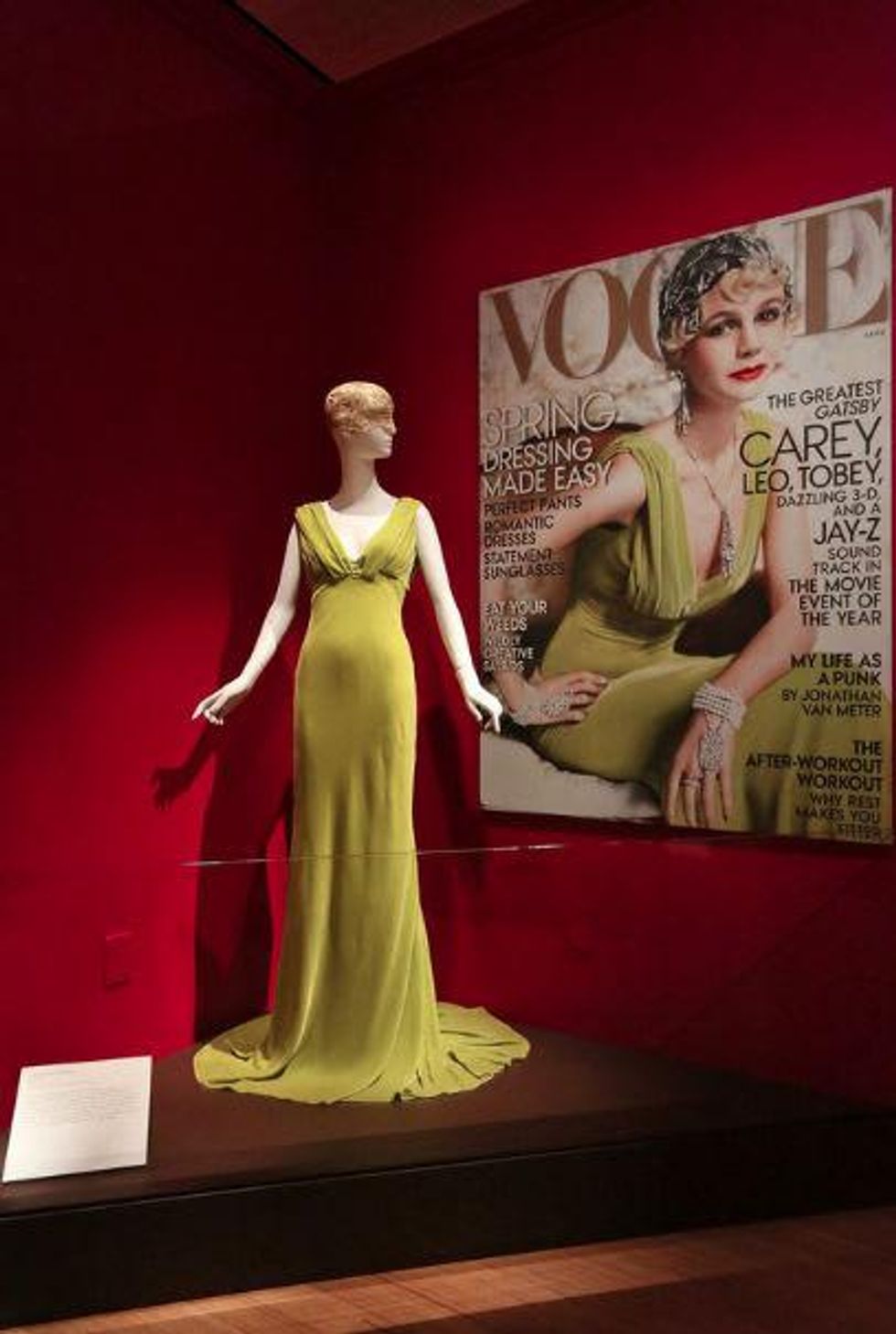 3 Clinton Foundation Oscar de la Renta exhibit gown