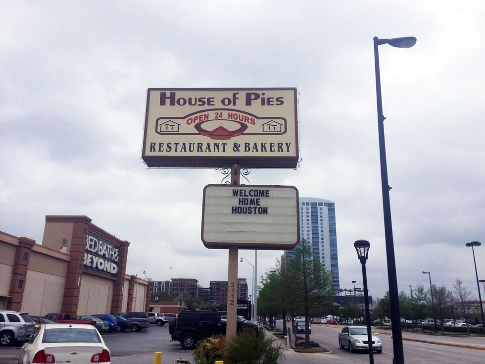 3 House of Pies reopens after fire April 2014