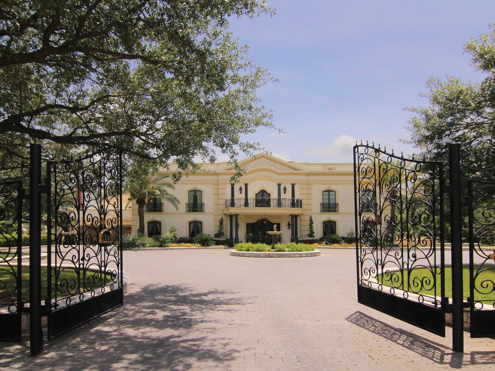 3 On the Market 2115 River Oaks Blvd. August 2014