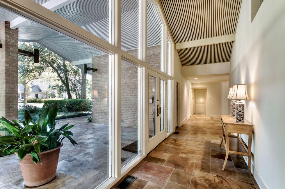 3 On the Market 411 Fall River The Walser House October 2014 Entry