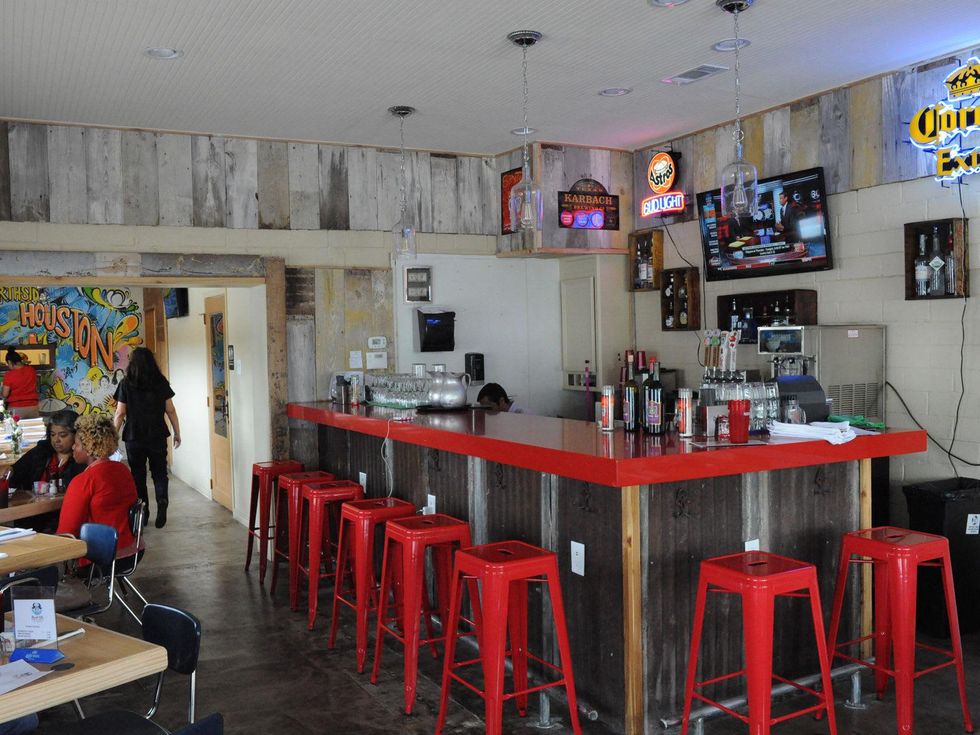 3 Red Ox Bar & Grill May 2014 bar