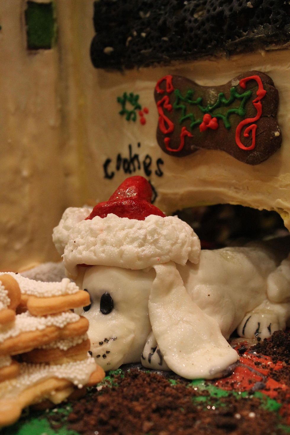 32 Woodlands Estate detail at The Woodlands cocktail reception and gingerbread doghouse auction December 2014