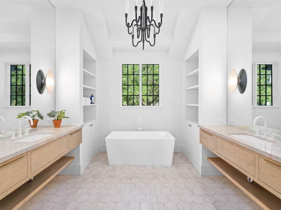 3203 Georgetown St. West University