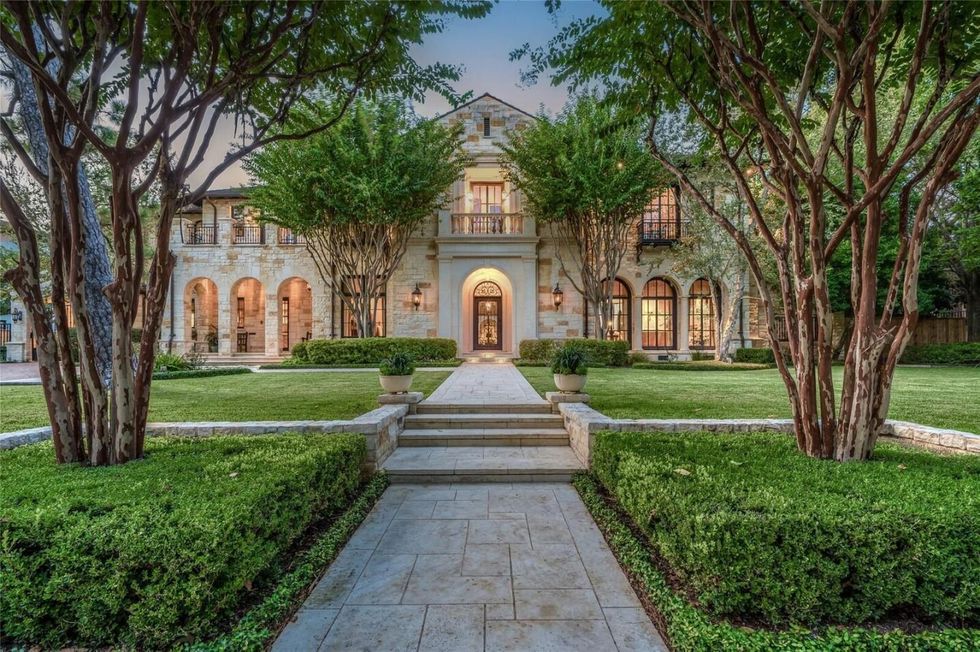 3244 Chevy Chase Drive