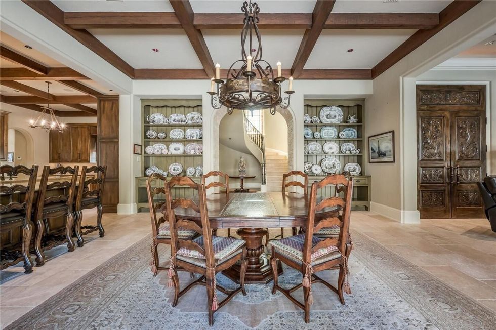 3244 Chvey Chase Drive