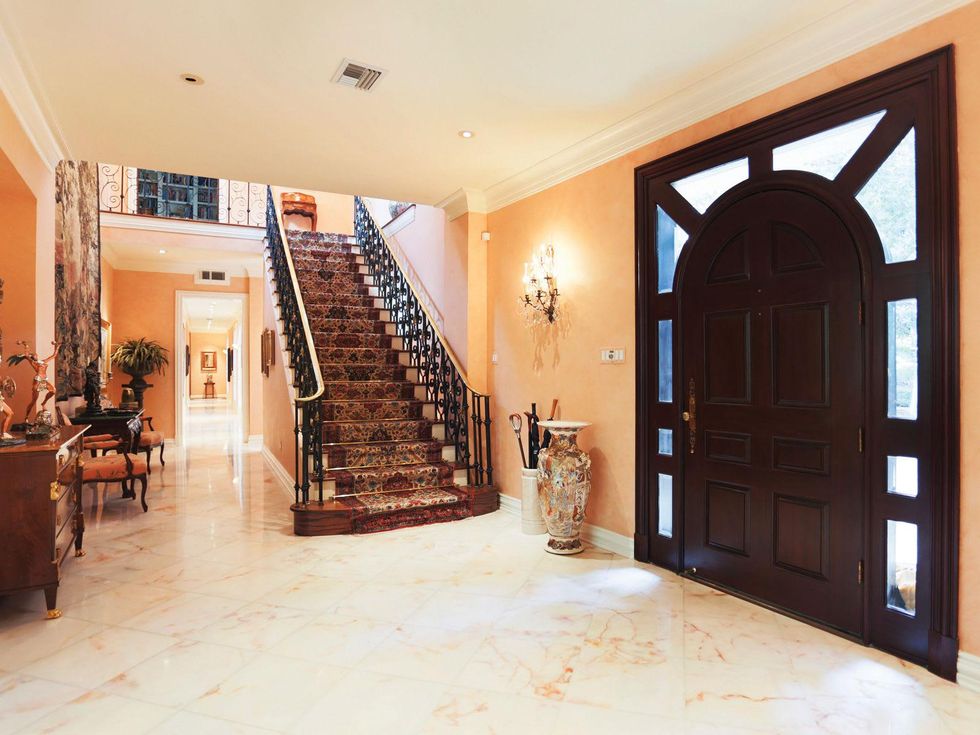 3940 Inverness Drive On the Market entryway February 2014