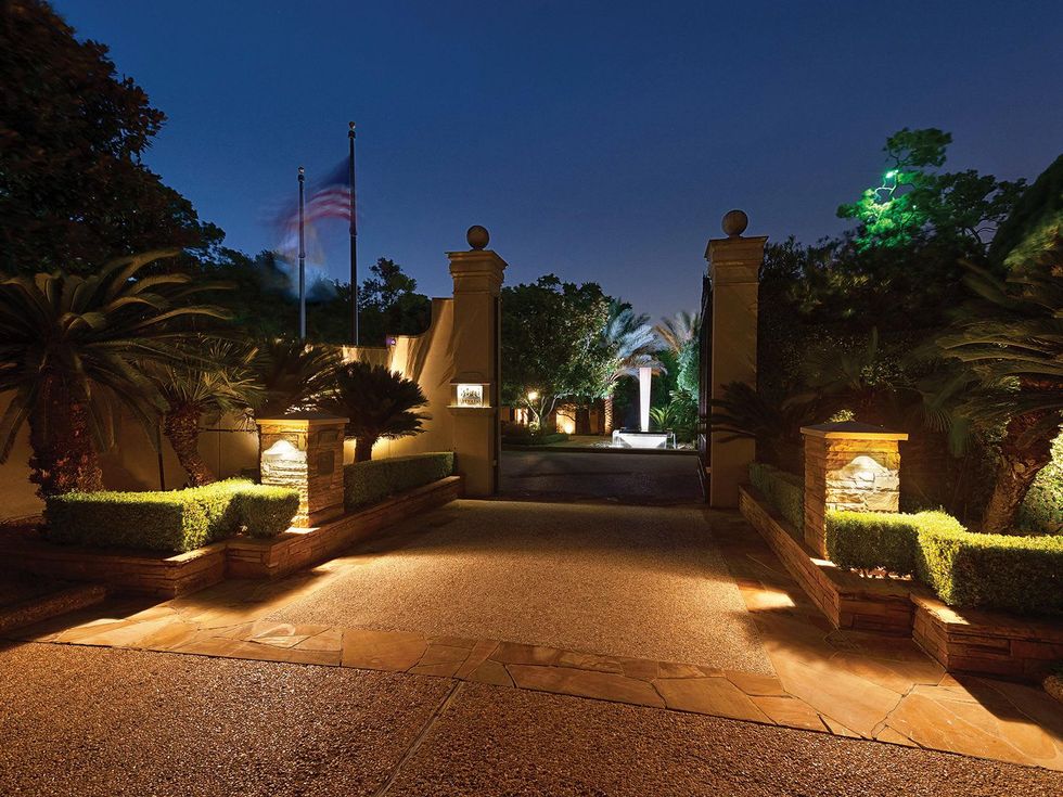 3940 Inverness On the Market entrance February 2014