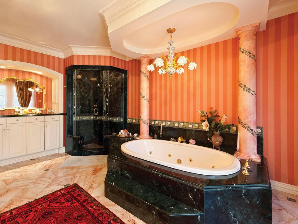 3940 Inverness On the Market February 2014 her bath