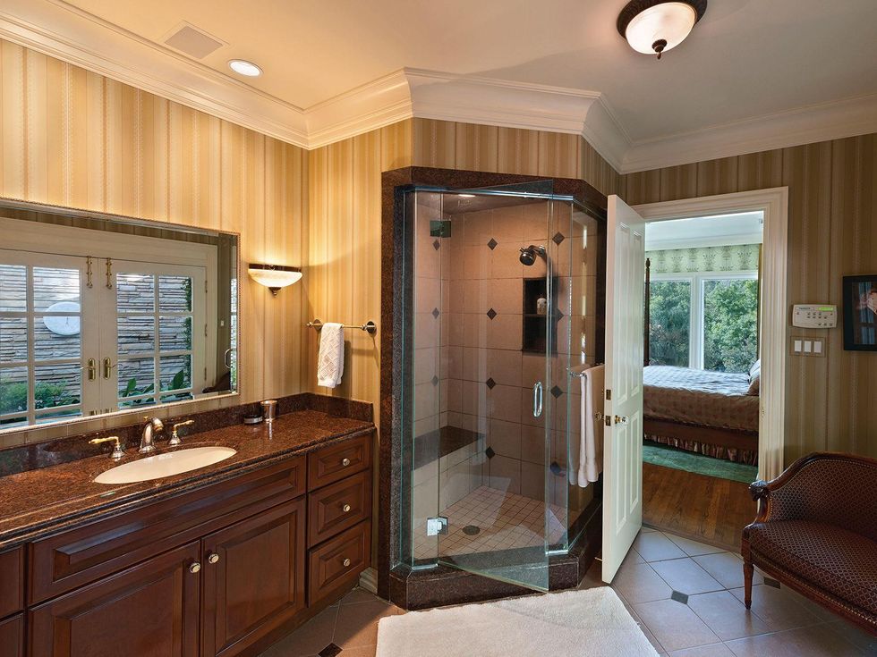 3940 Inverness On the Market February 2014 his bath