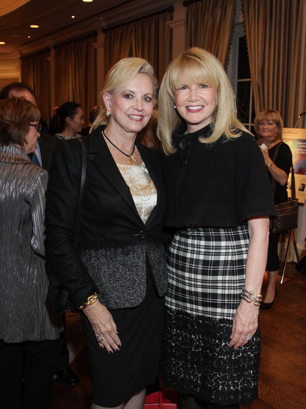 4 8207 Jane-Page Crump, left, and Suzan Deison at the Houston A+ Challenge dinner December 2013