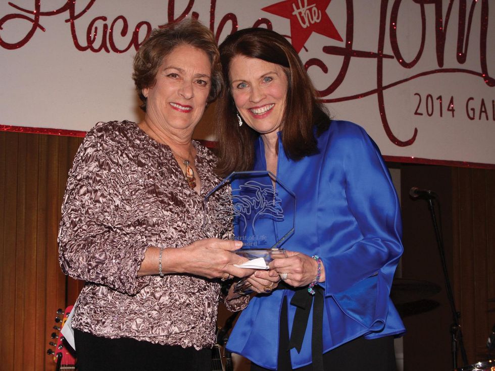 4 Ellen Cohen, left, and Ann Friedman at the Seven Acres Gala February 2014