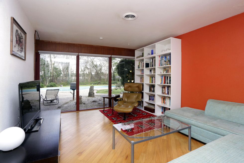 4 On the Market 9307 McAvoy March 2014