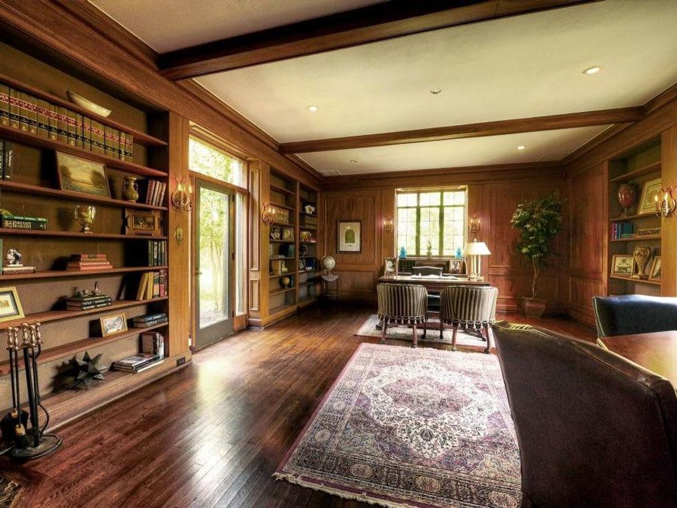 4 On the Market Hobby Manor at 2115 Glen Haven Blvd. October 2013 study office