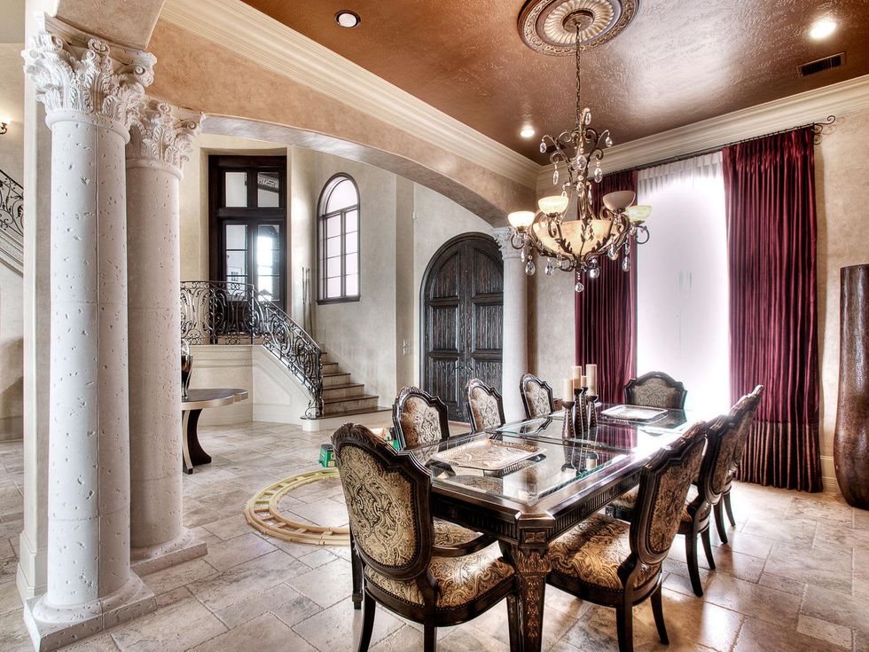 4 On the Market January 2014 236 West Shore dining