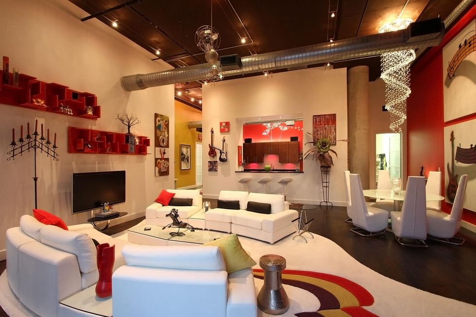 42 On the Market Bagby 2000 Unit 15400 March 2014