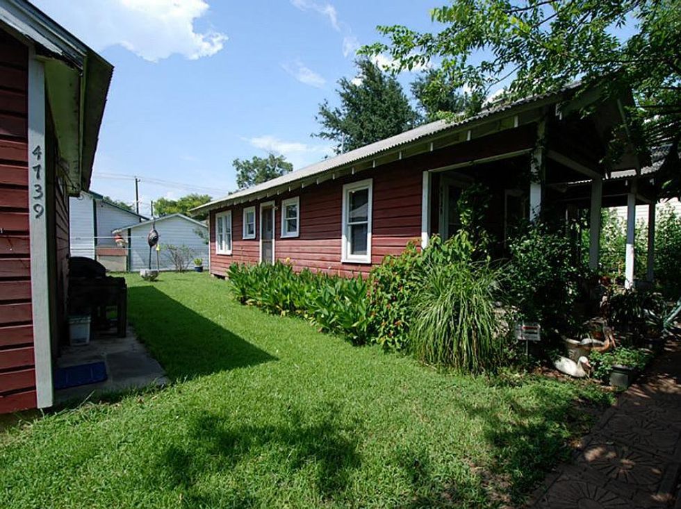 4739 Buck Bert Long green space