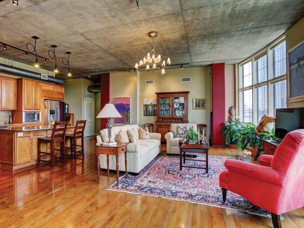 5 On the Market 1616 Fountain View No. 310 August 2014