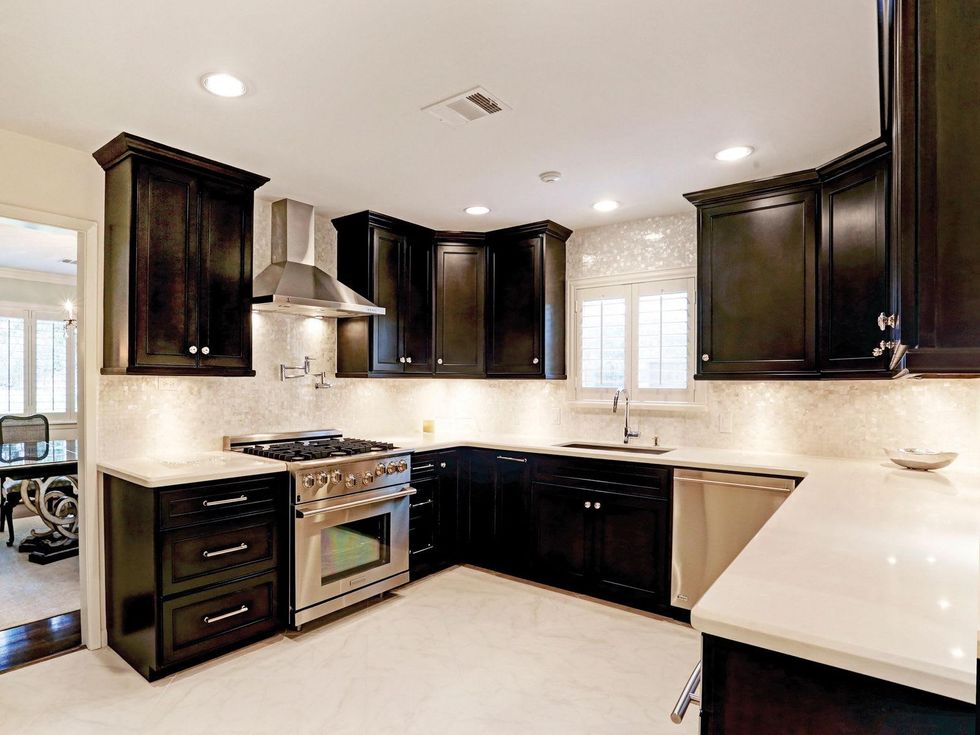 5 On the Market 5688 Green Tree Road December 2014