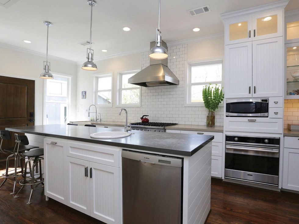 5 On the Market 922 St. Woodland February 2015