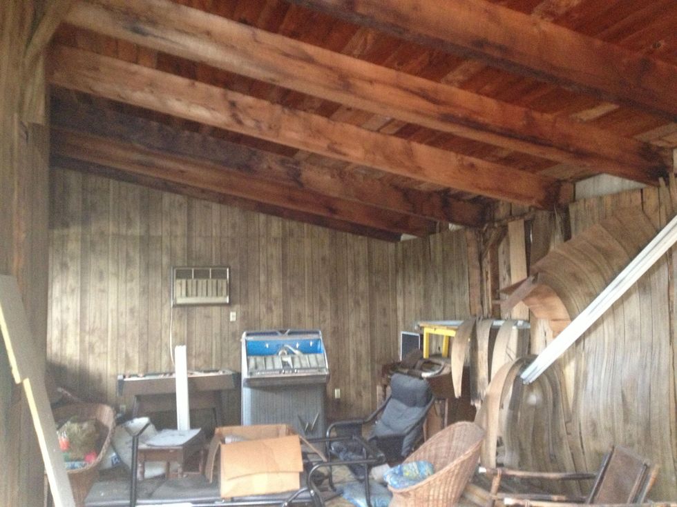 5 On the Market 9231 Fordshire before pics September 2014 guest quarters living area