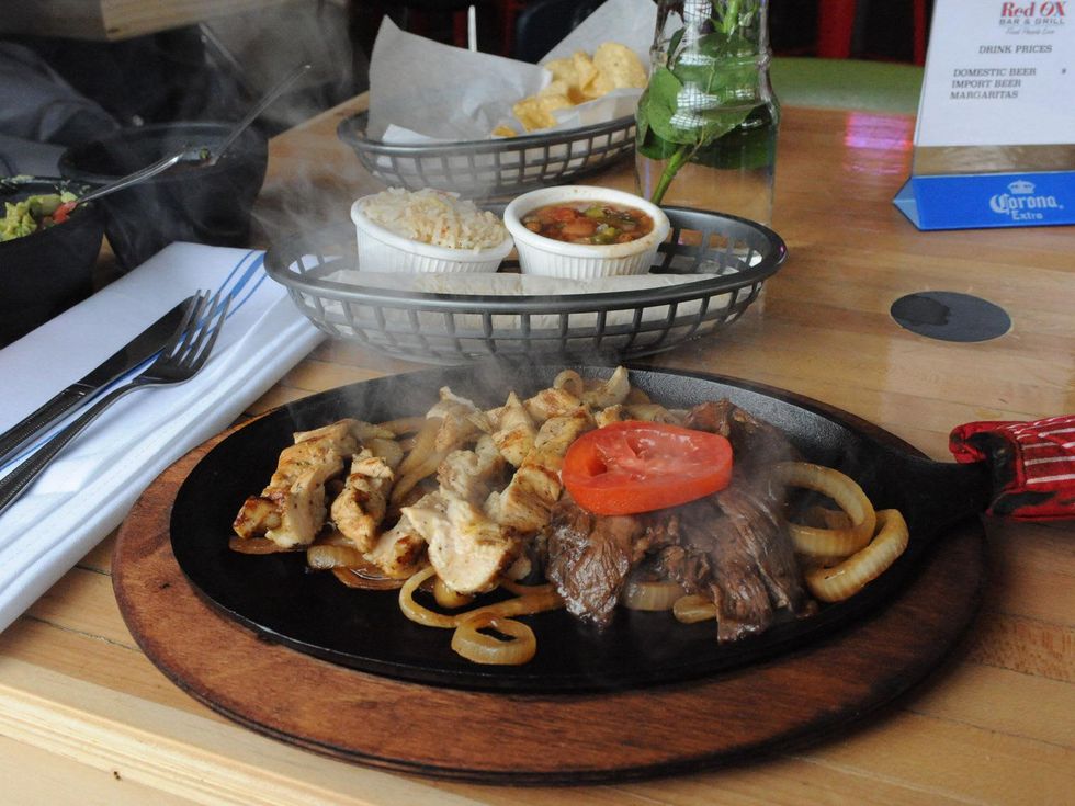 5 Red Ox Bar & Grill May 2014 fajitas