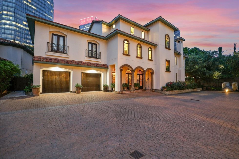 5007 Cedar Creek Drive exterior