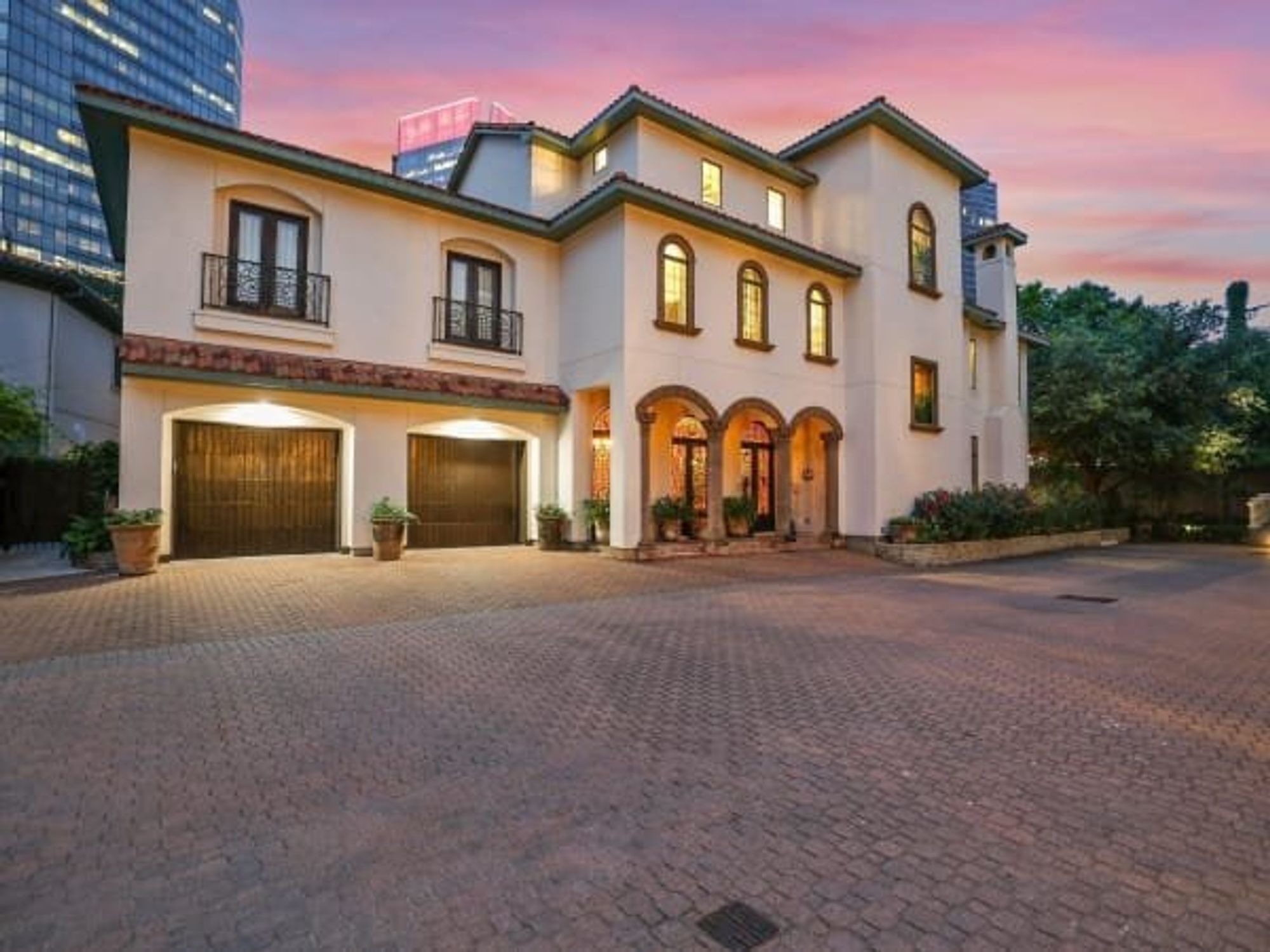 5007 Cedar Creek Drive exterior